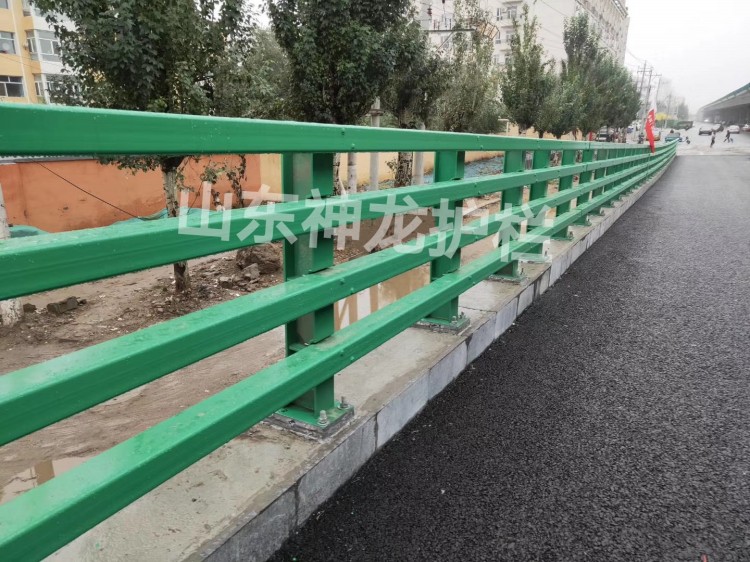 呼和浩特市海拉尔防撞护栏工程案例