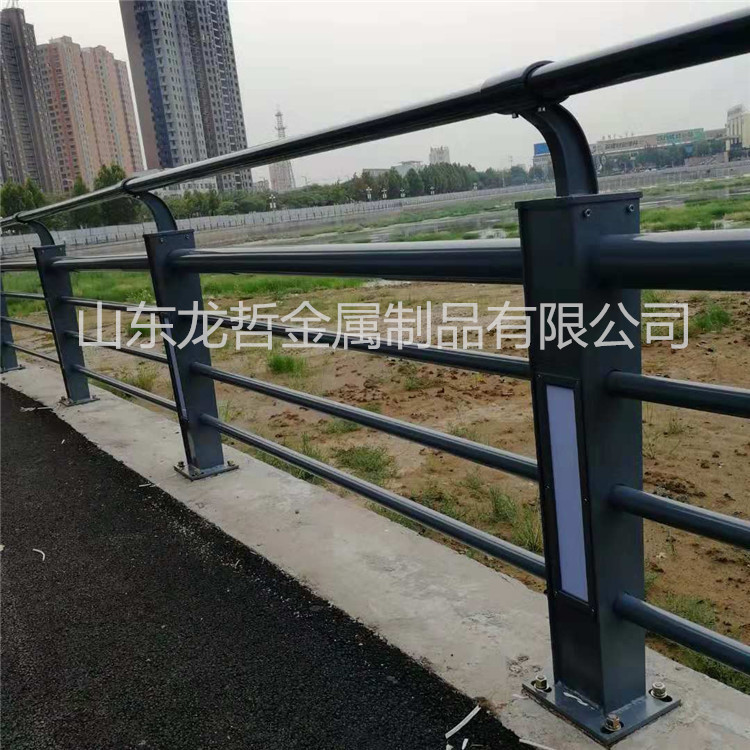 新乡灯光护栏工程案例