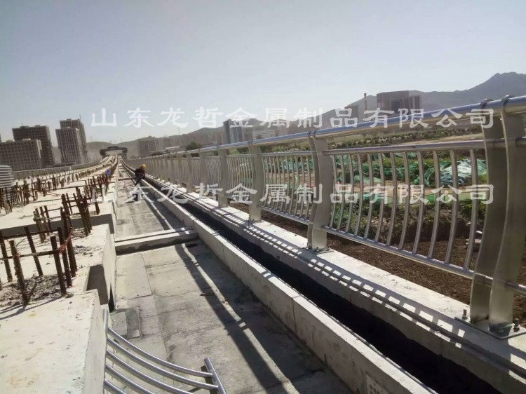 北京高铁不锈钢护栏工程案例