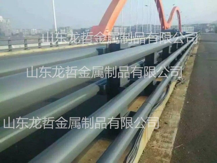 江苏钢结构防撞护栏工程案例