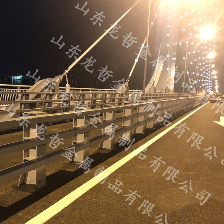 广东防撞护栏工程案例